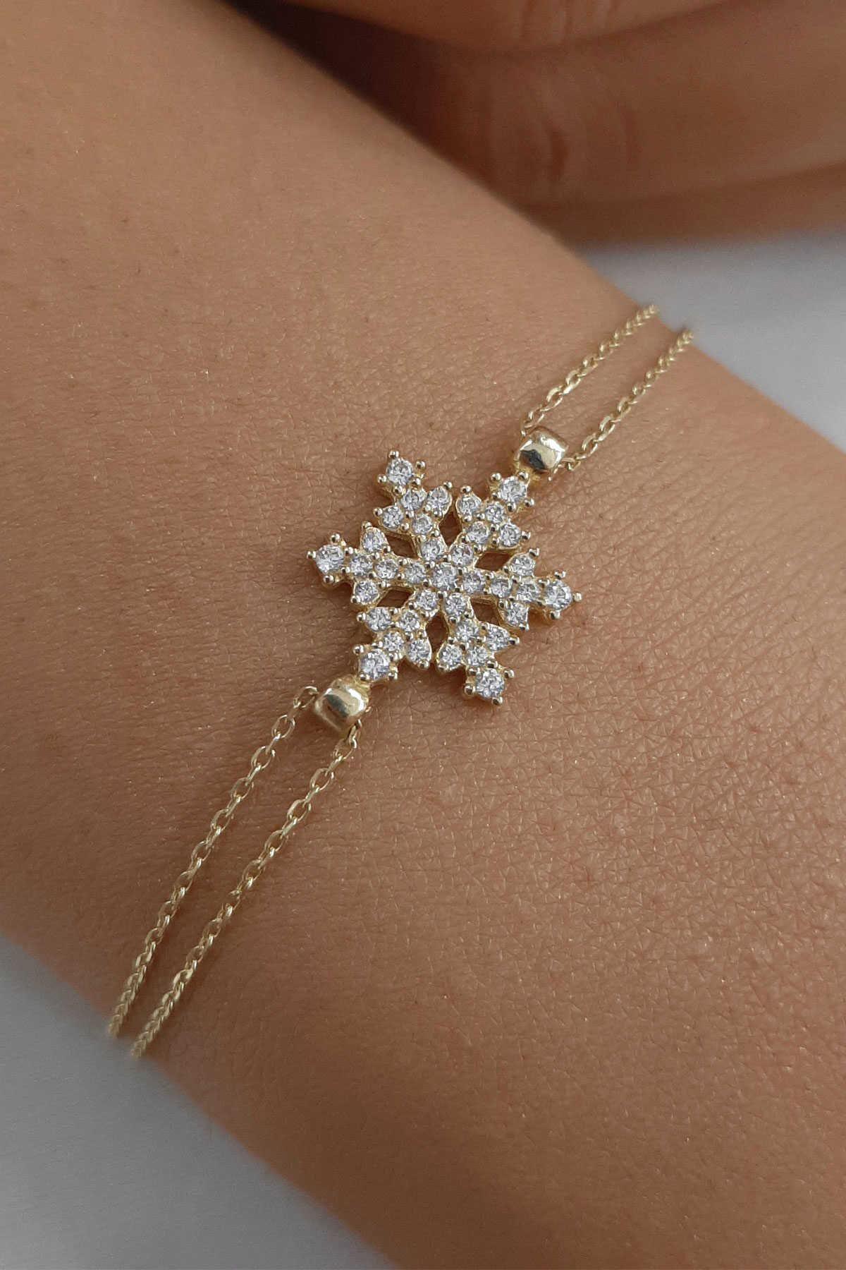 14K Gold Snowflake Shape Bracelet With Stone