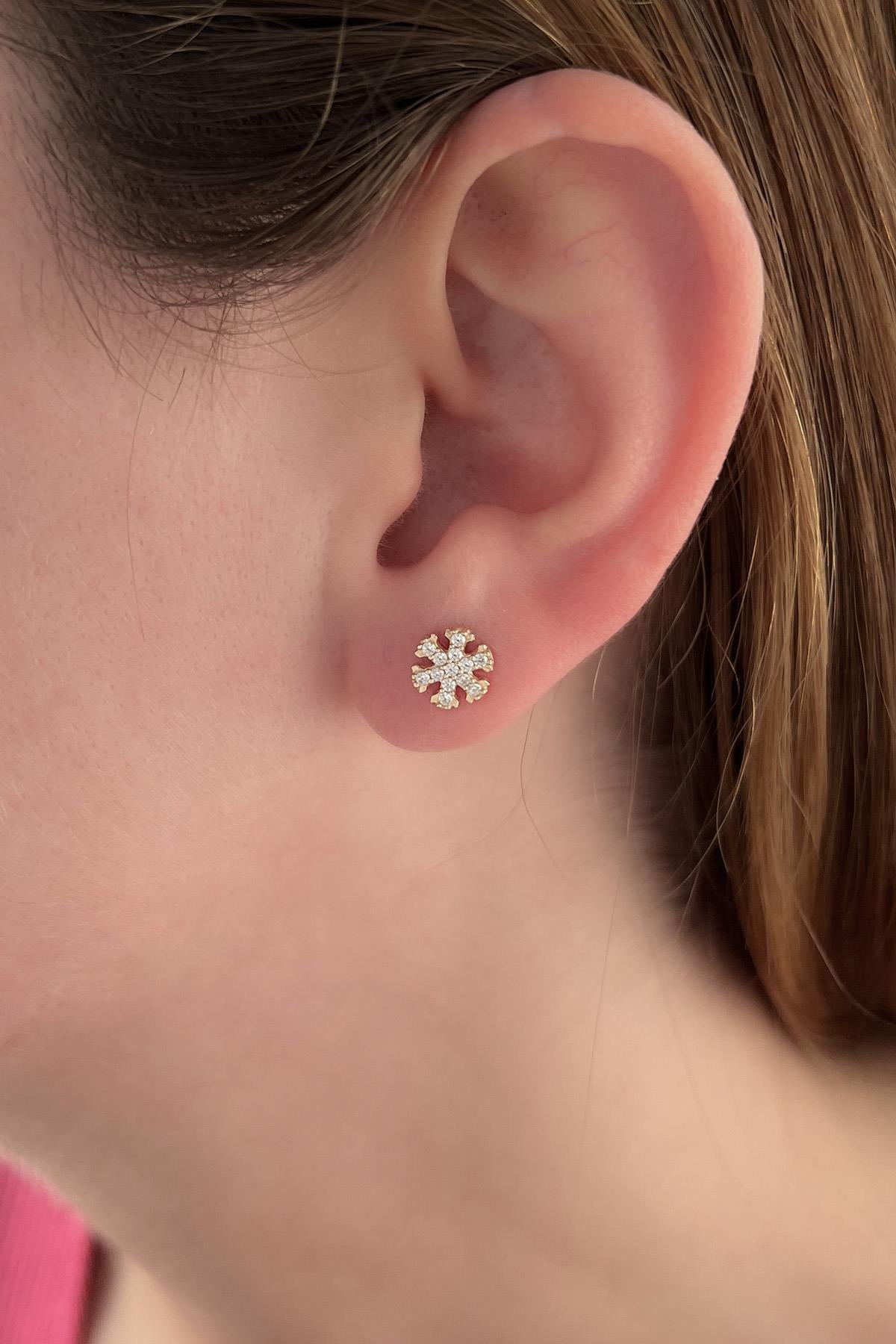 14K Gold Snowflake Shape Stud Earrings