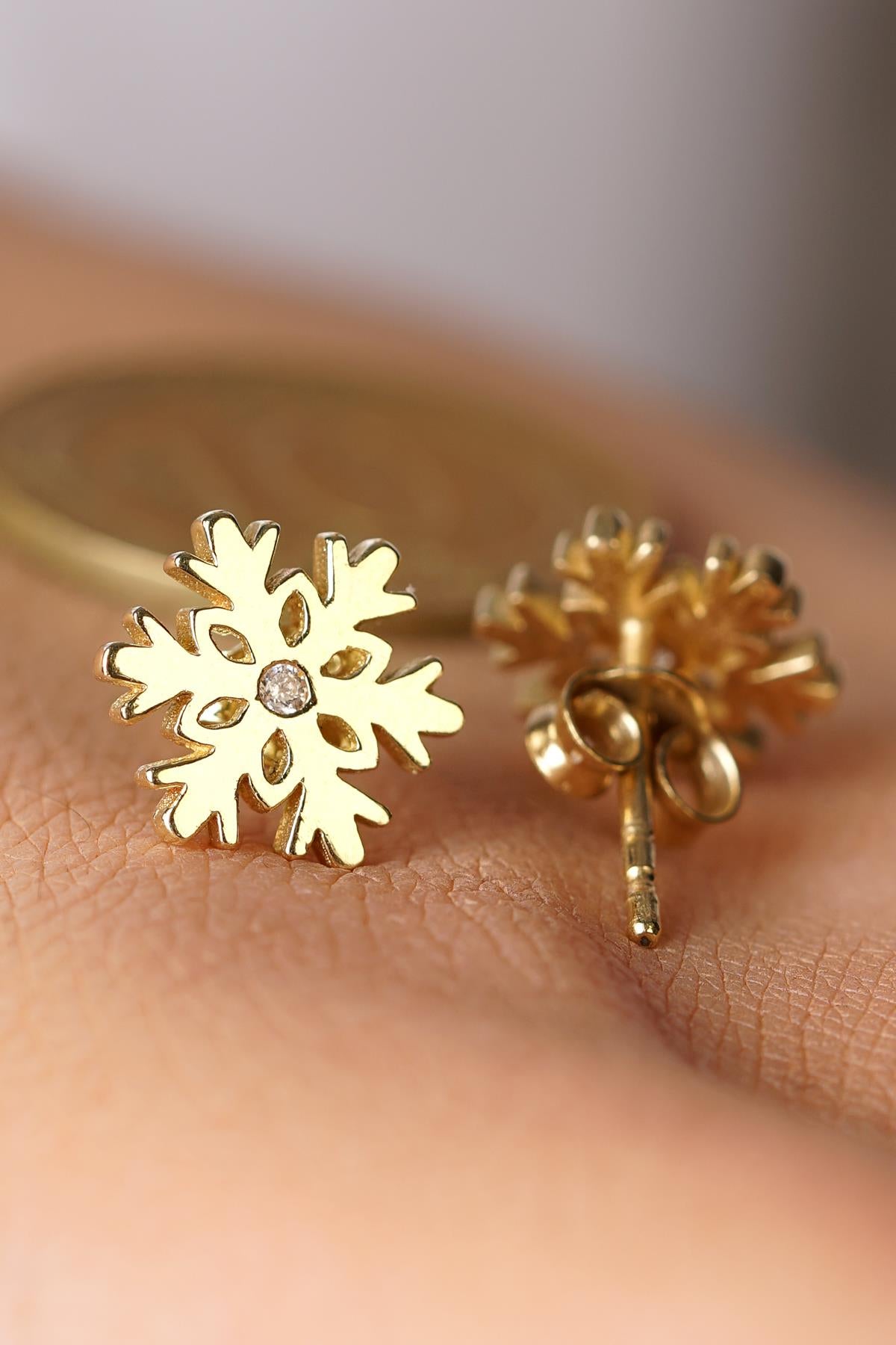 14K Gold Snowflake Studs with Solitaire