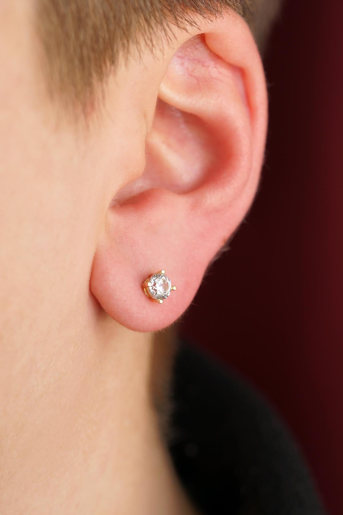 14K Gold Solitaire Men’s Earring