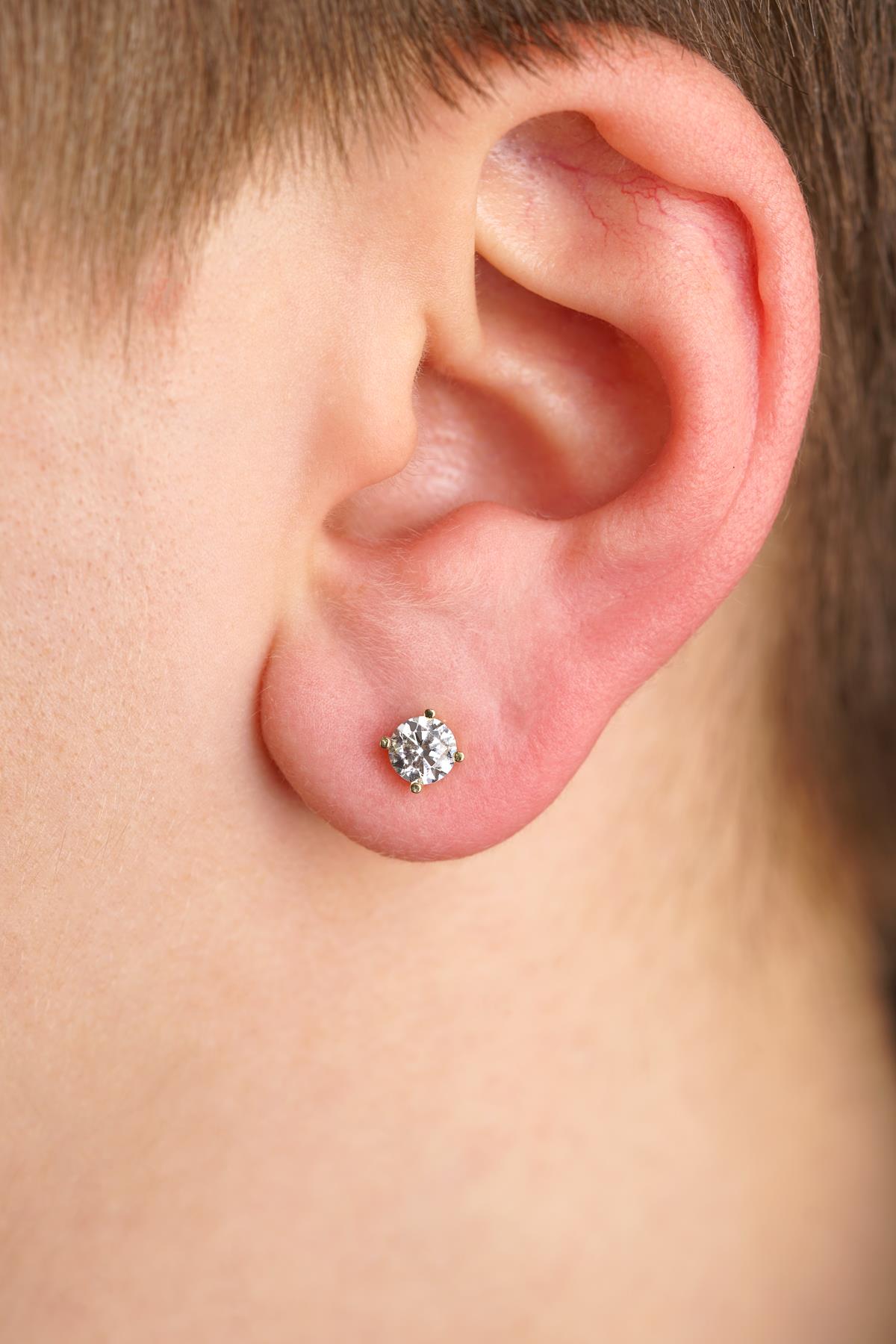 14K Gold Solitaire Men’s Earring