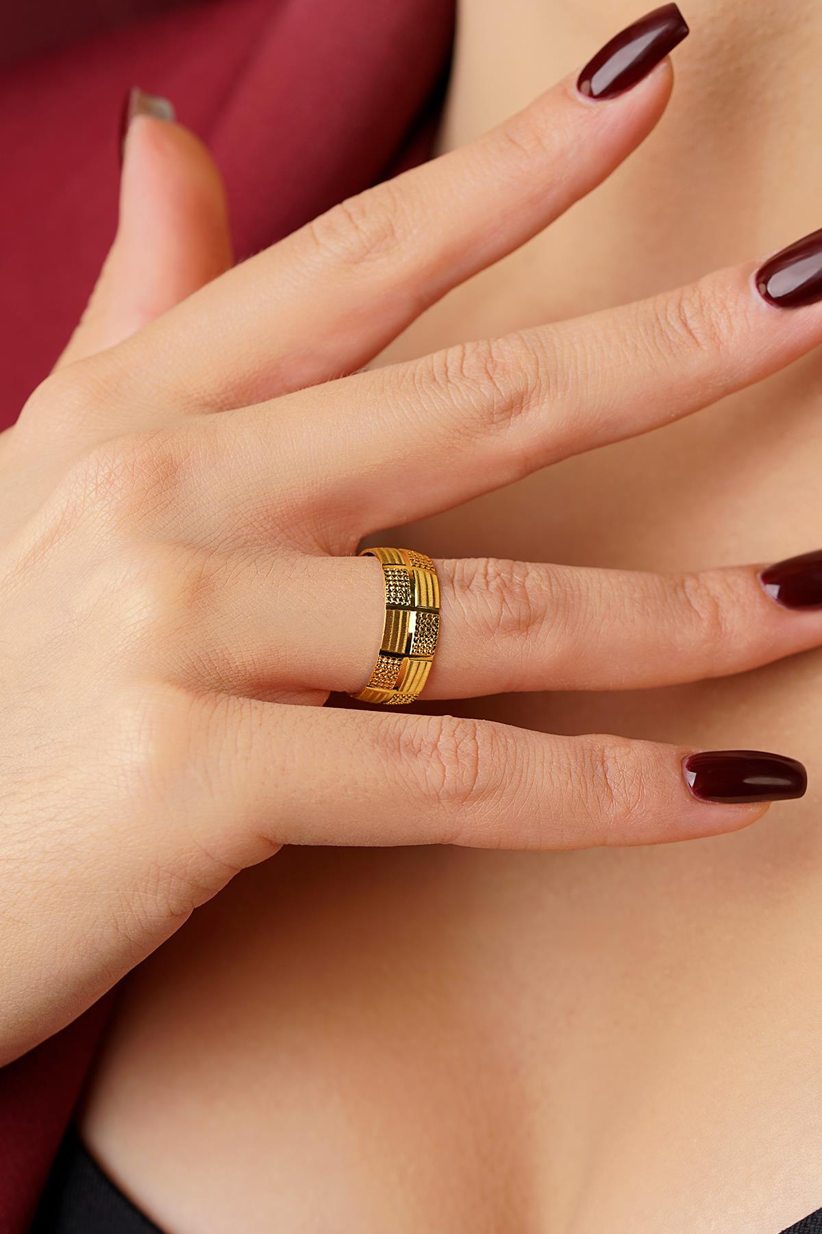 14K Gold Souffle Wedding Band