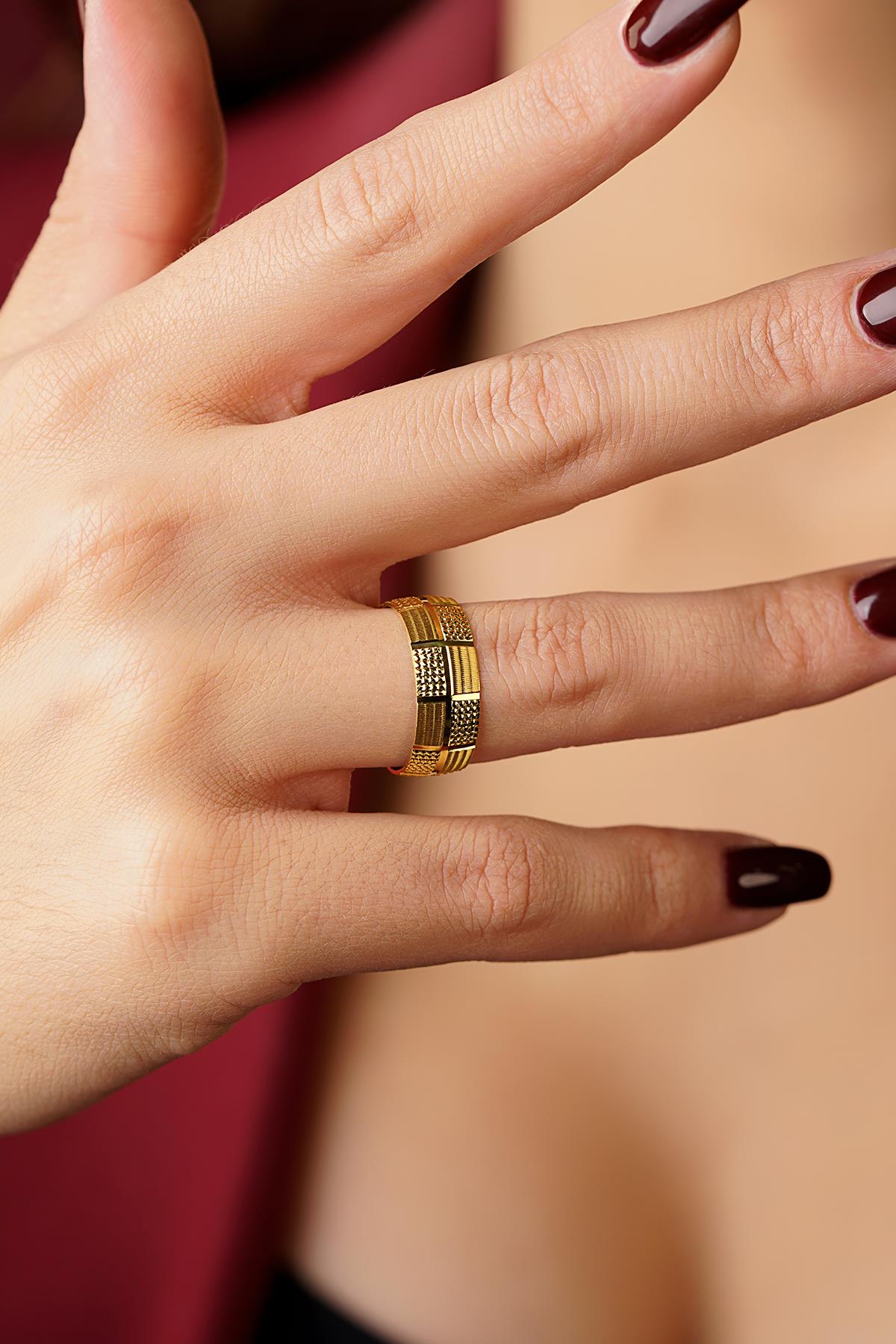14K Gold Souffle Wedding Band