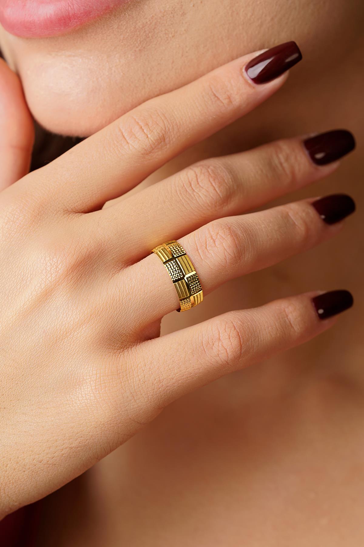 14K Gold Souffle Wedding Band