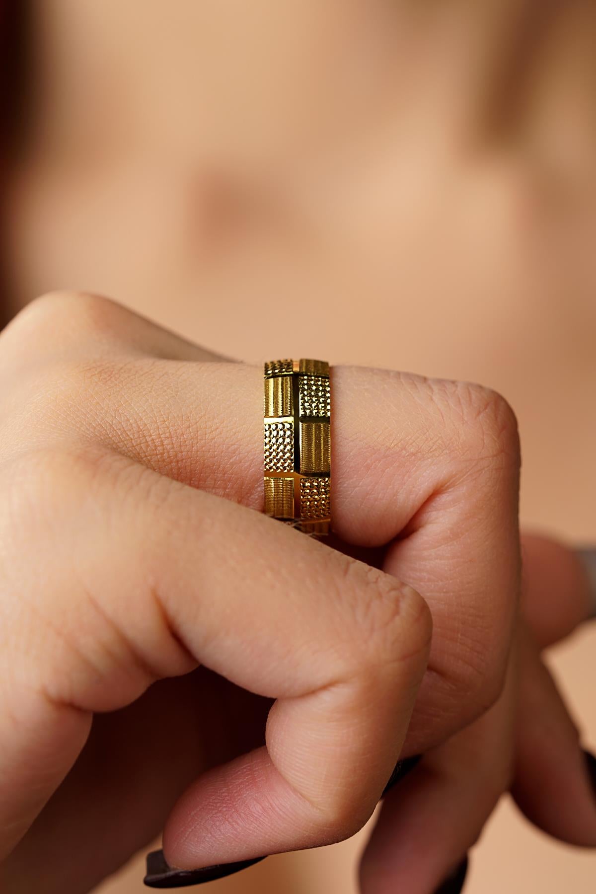 14K Gold Souffle Wedding Band
