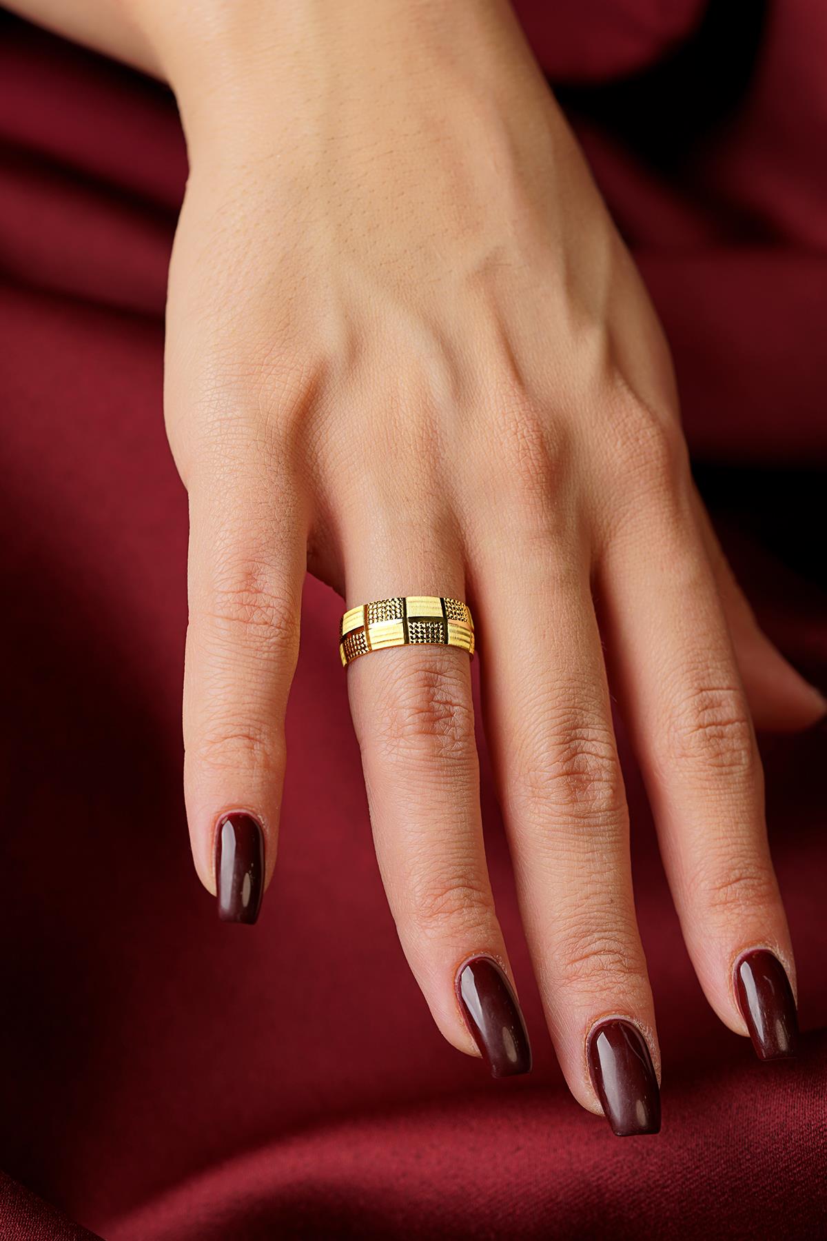 14K Gold Souffle Wedding Band