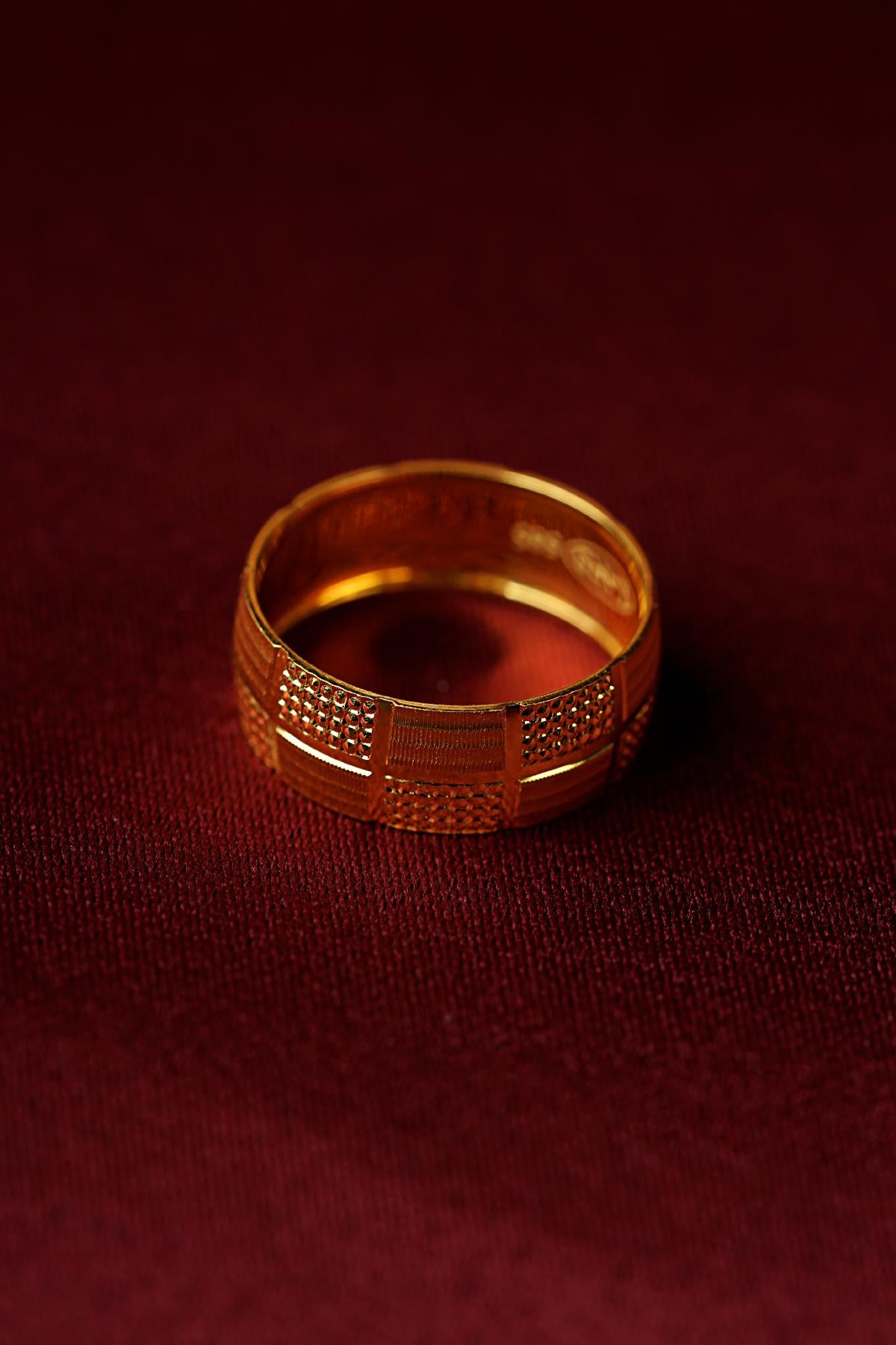 14K Gold Souffle Wedding Band