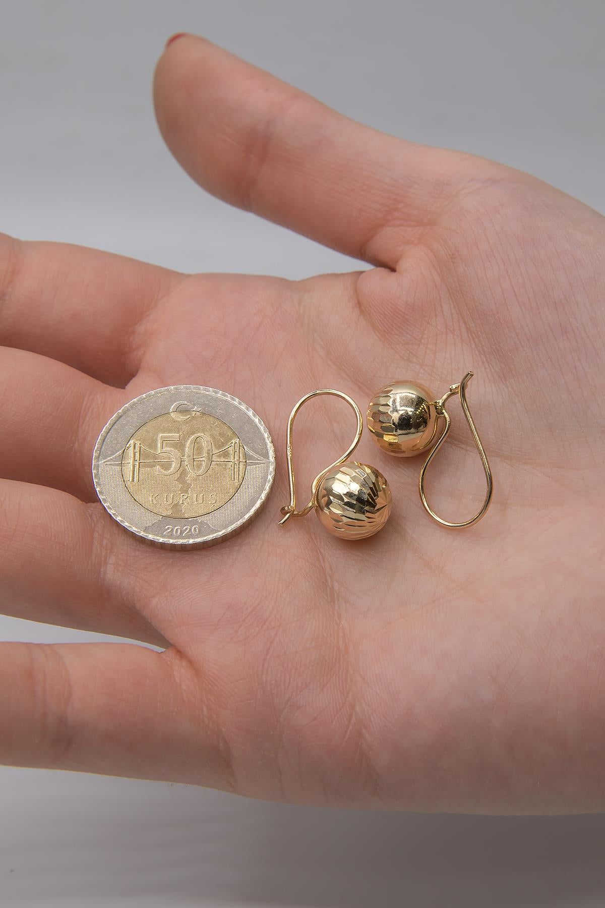 14K Gold Sparkling Euroball Earrings ( Medium )