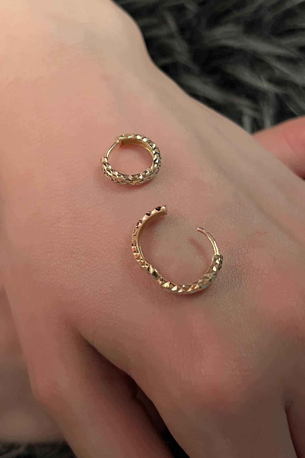 14K Gold Sparkling Hoop Earring 4