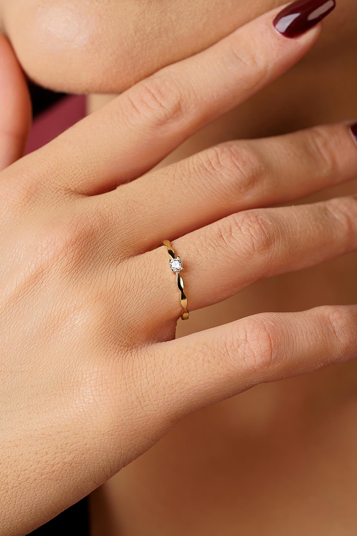 14K Gold Sparkling Solitaire Ring