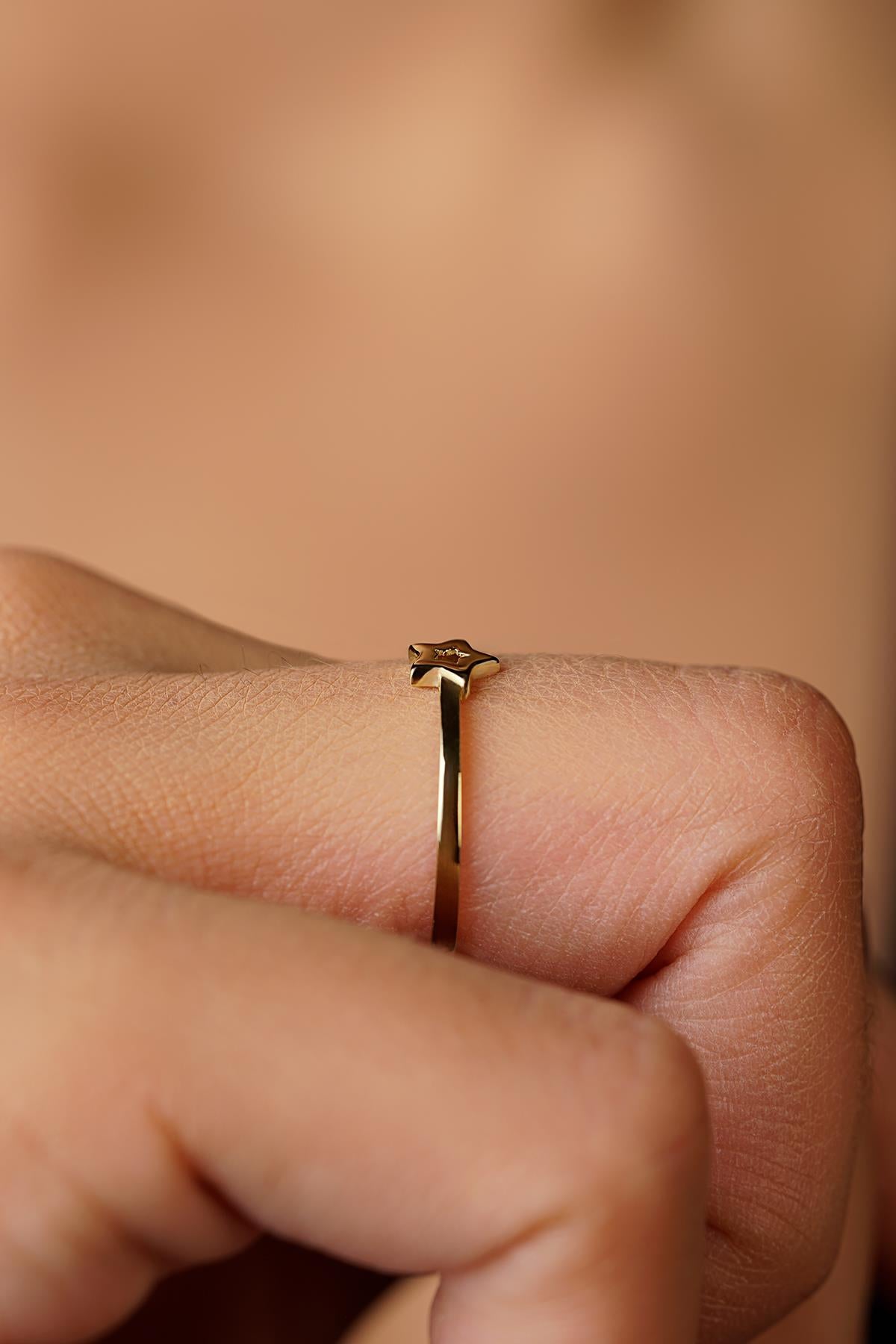 14K Gold Sparkling Star Ring