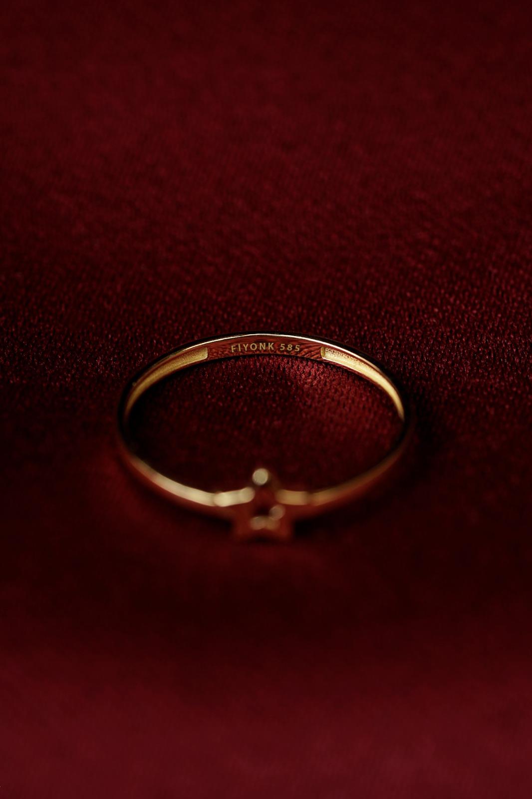 14K Gold Sparkling Star Ring