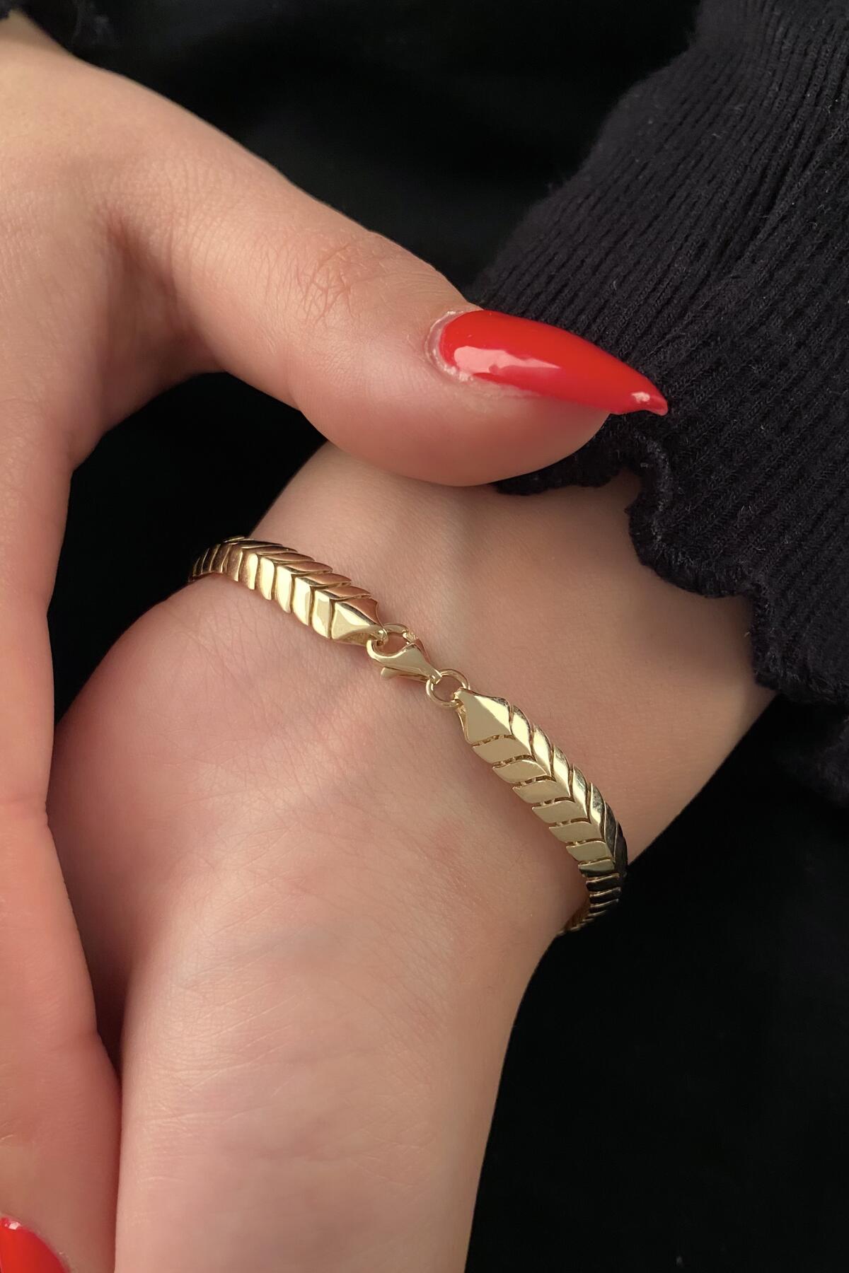 14K Gold Star Shape Wide Snake Bracelet