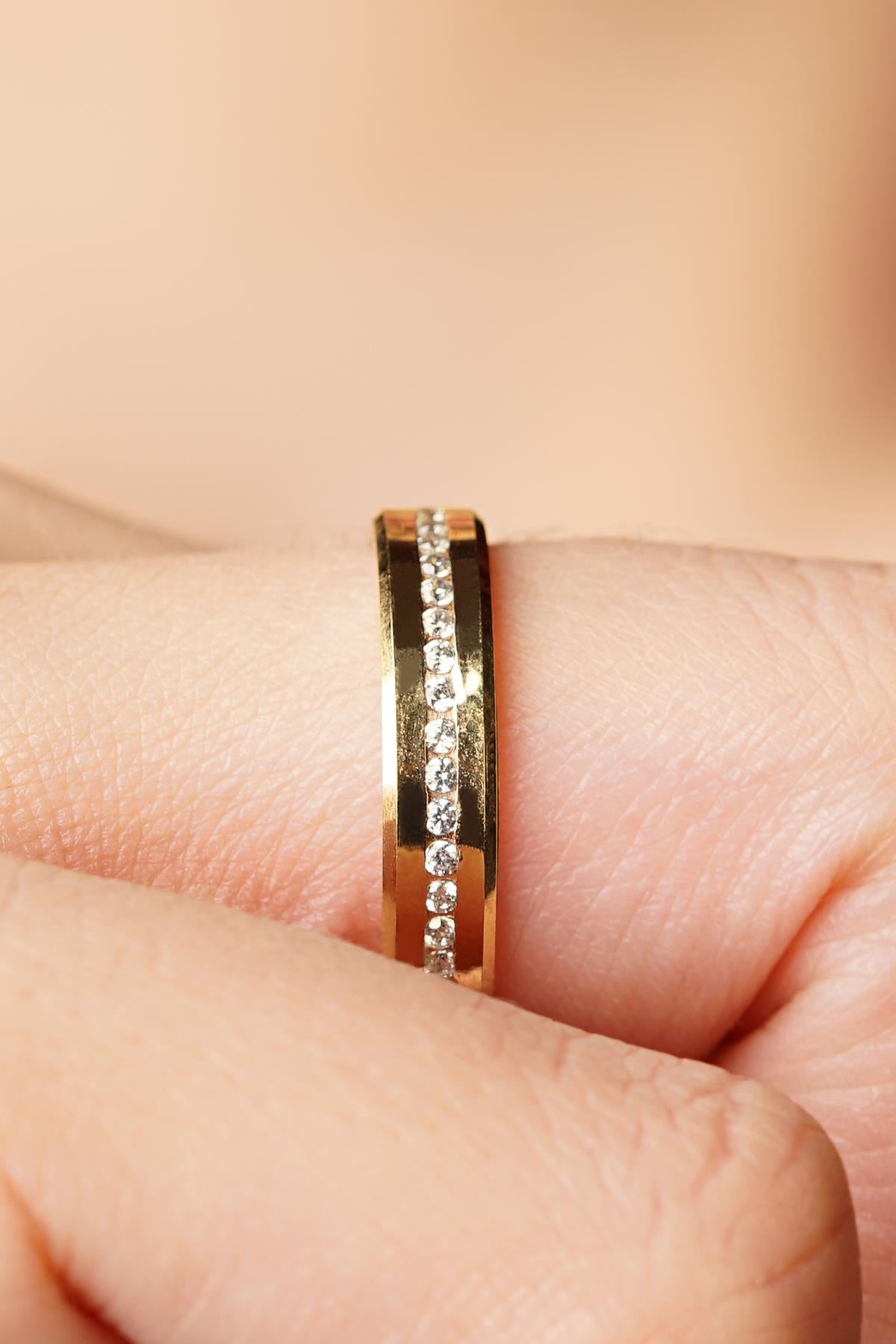 14K Gold Stella Wedding Band