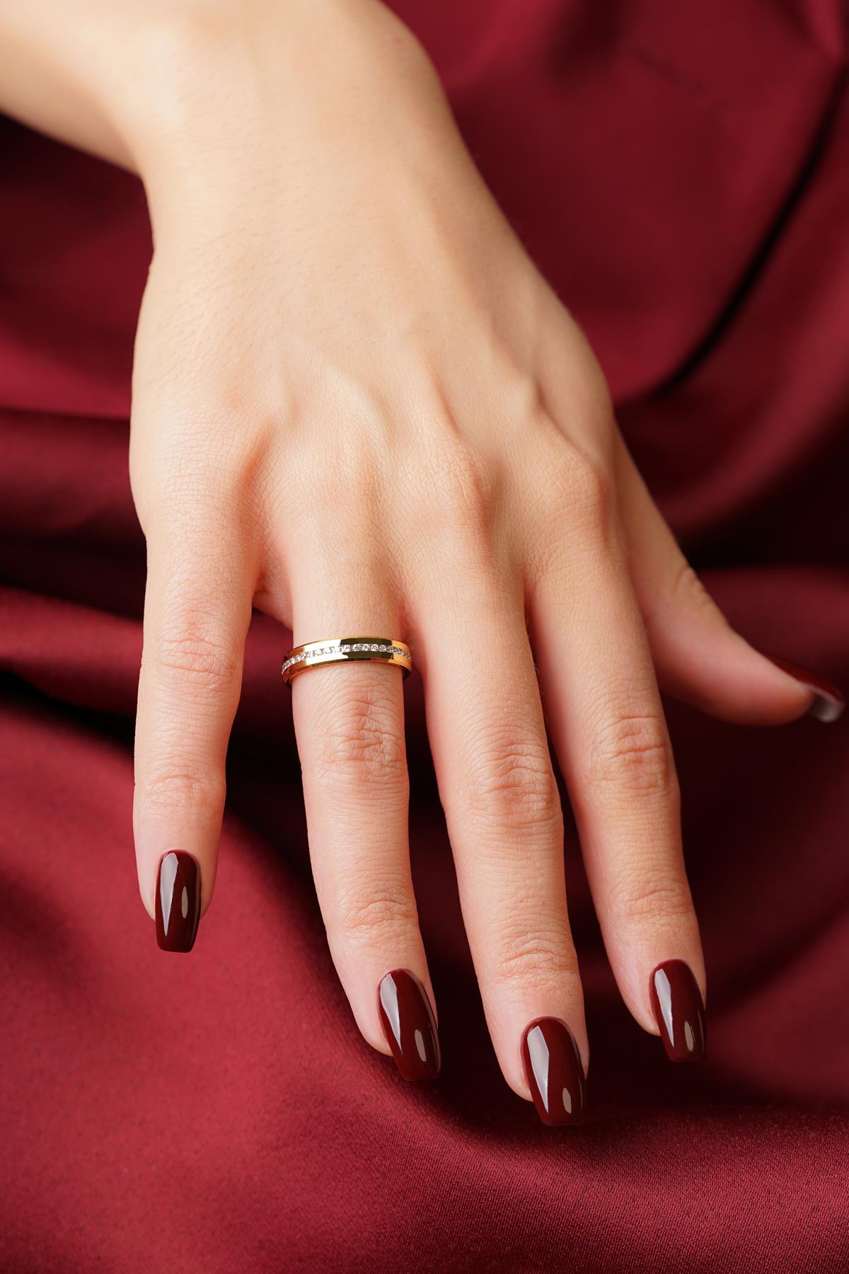 14K Gold Stella Wedding Band