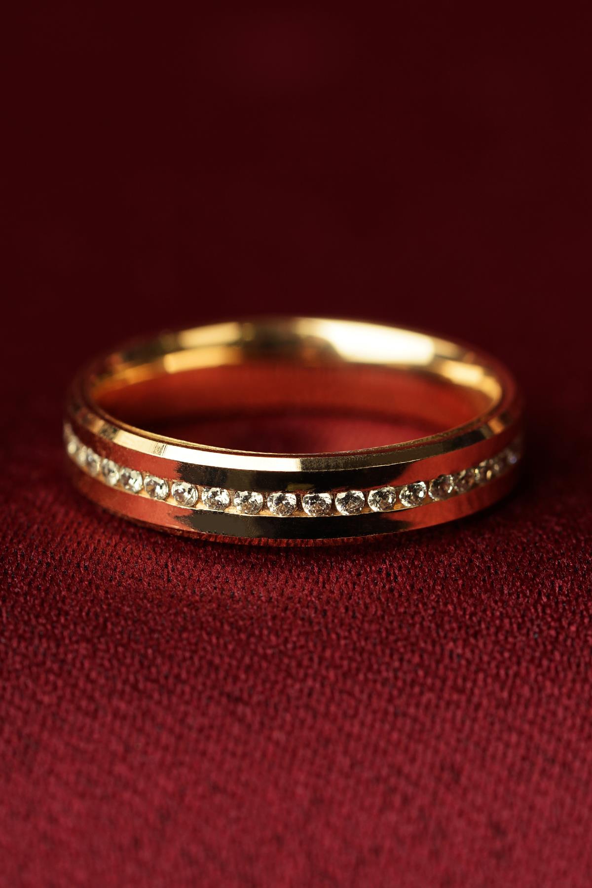 14K Gold Stella Wedding Band
