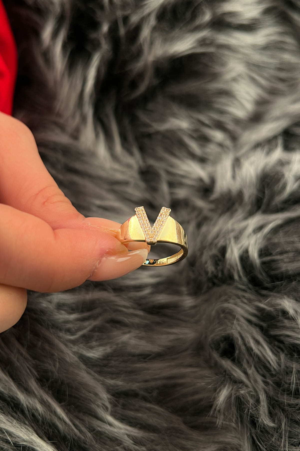 14K Gold Stone V Initial Ring