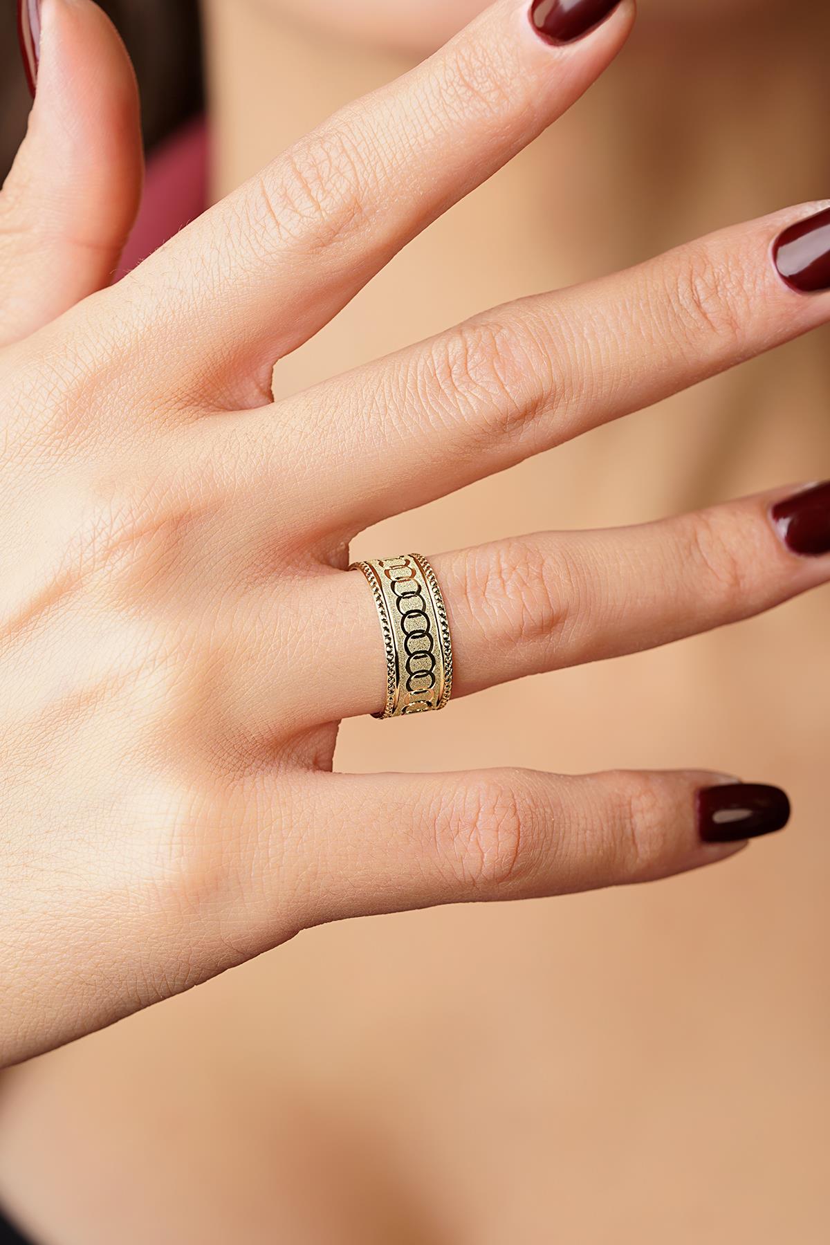 14K Gold Strudel Wedding Band