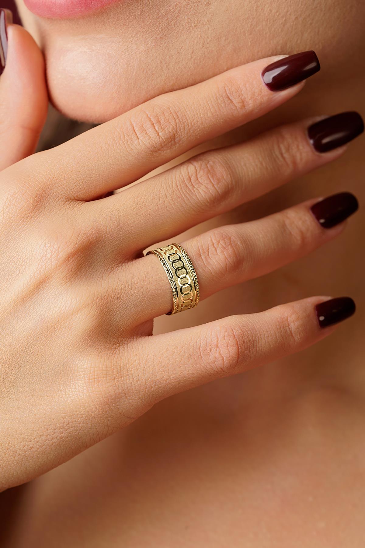 14K Gold Strudel Wedding Band