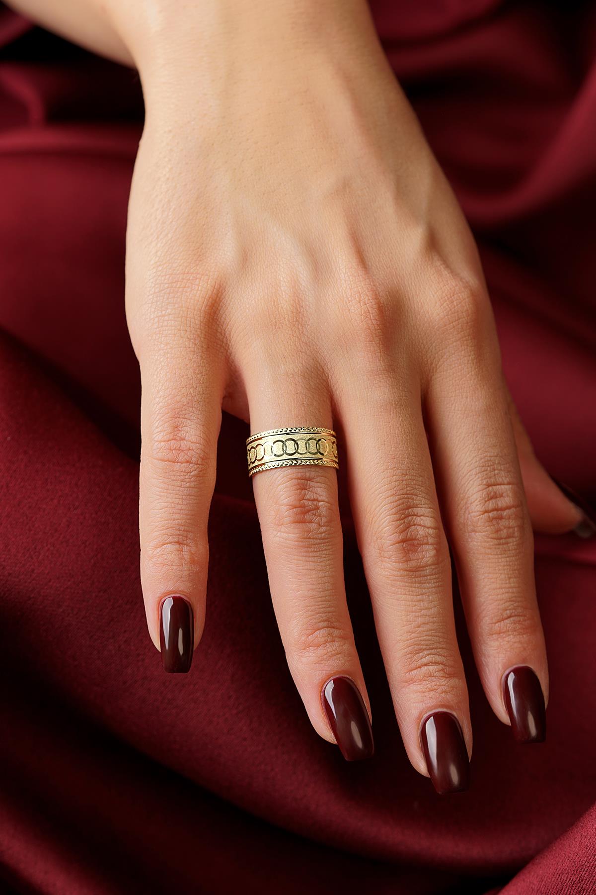 14K Gold Strudel Wedding Band