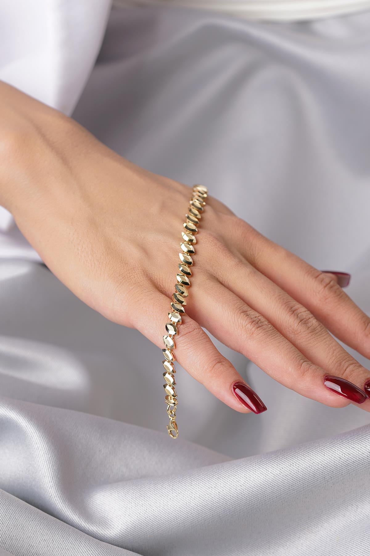 14K Gold Textured Leaf Motif Bracelet