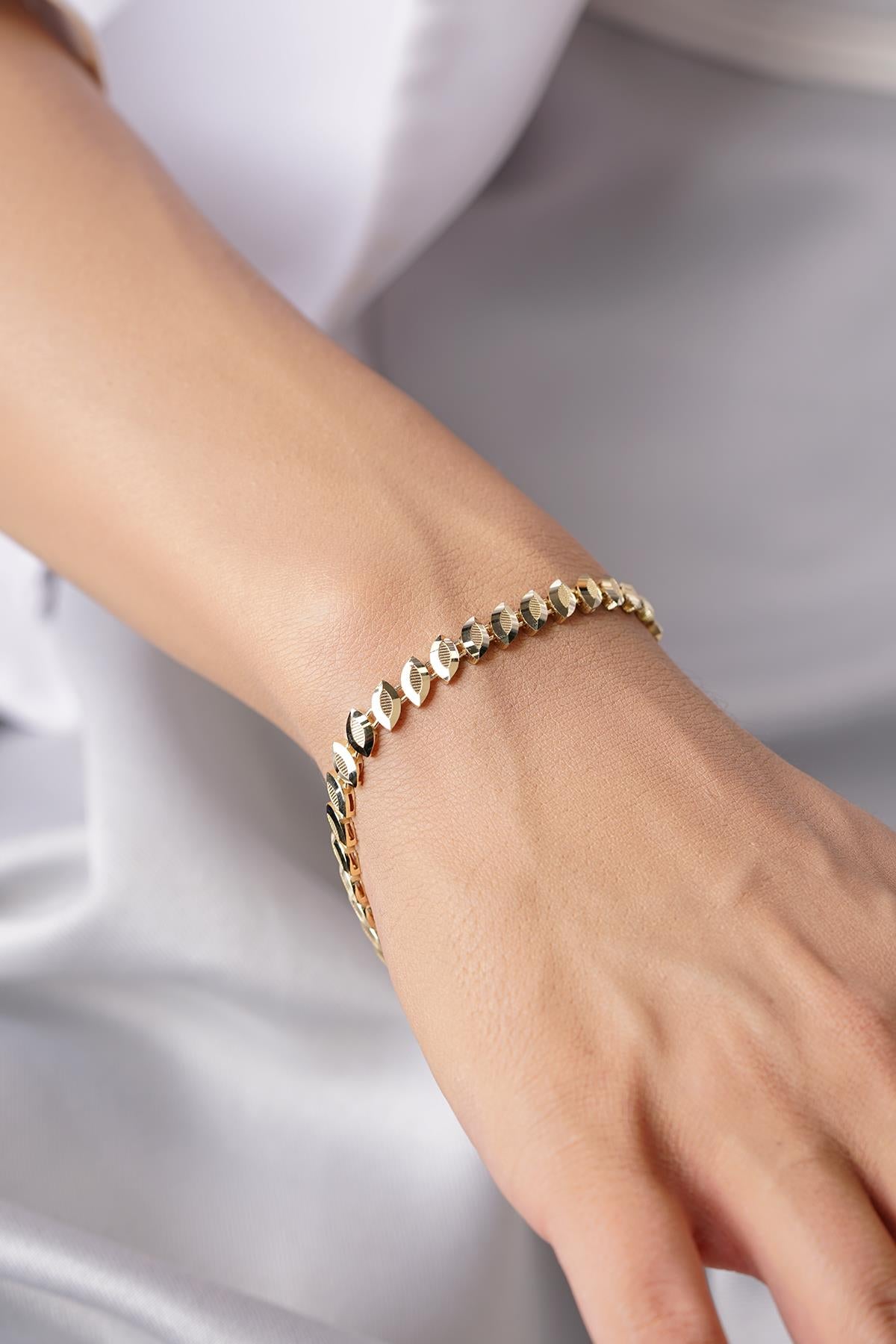 14K Gold Textured Leaf Motif Bracelet