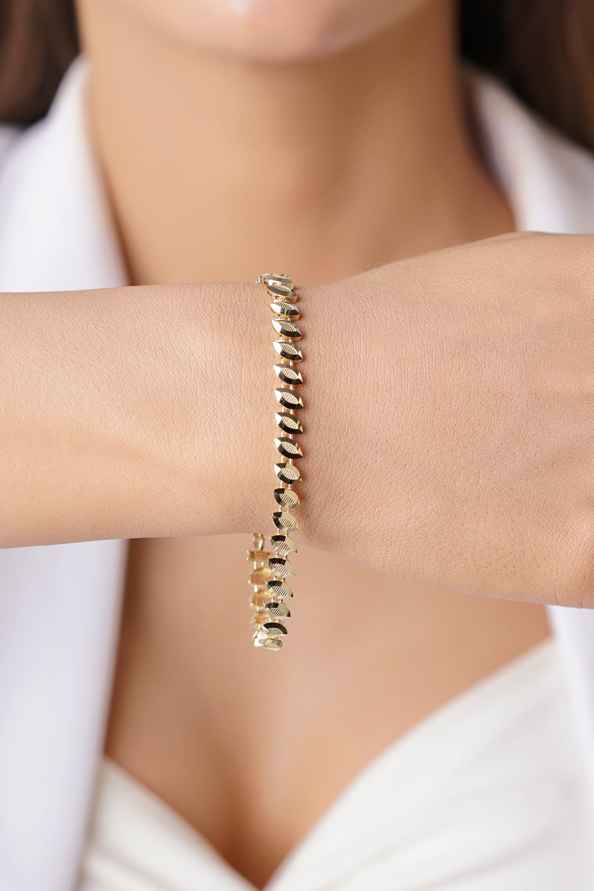 14K Gold Textured Leaf Motif Bracelet