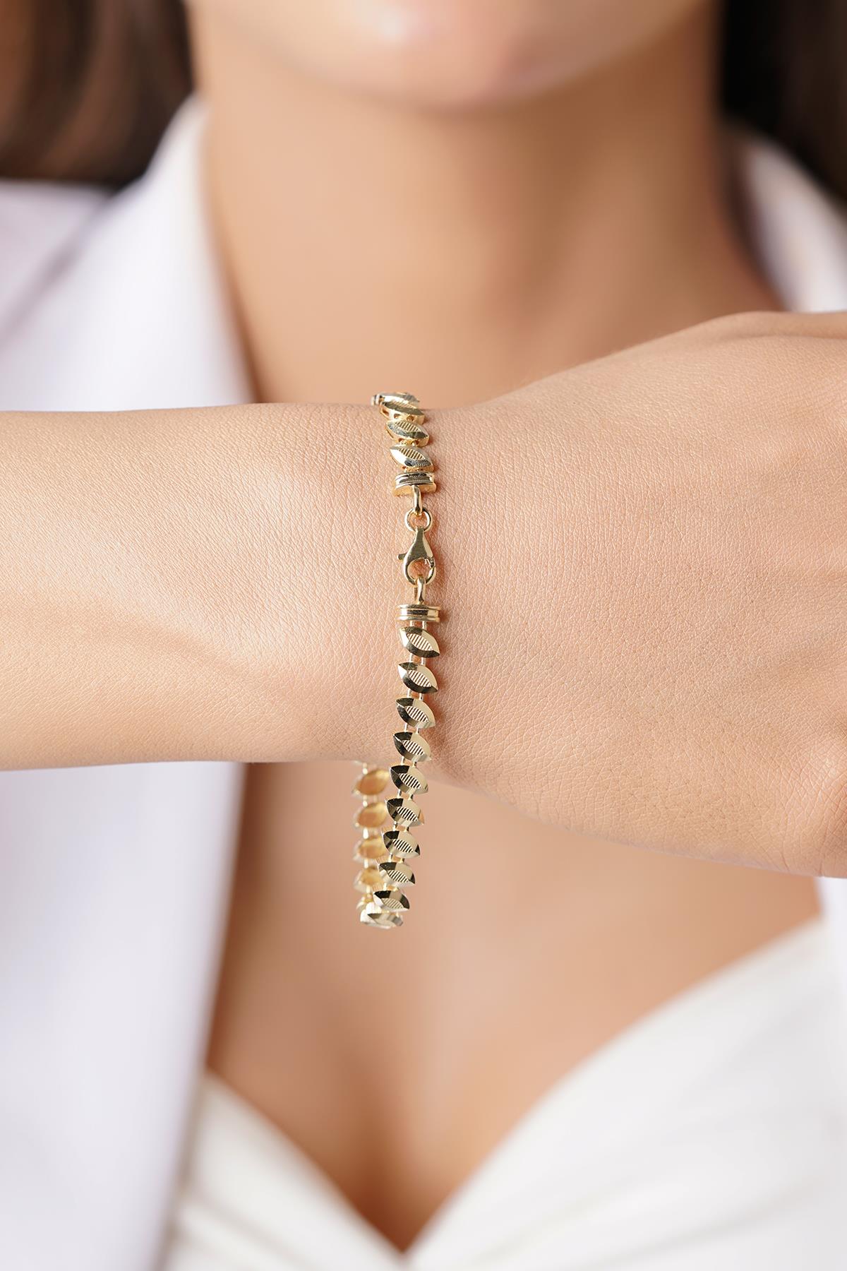 14K Gold Textured Leaf Motif Bracelet