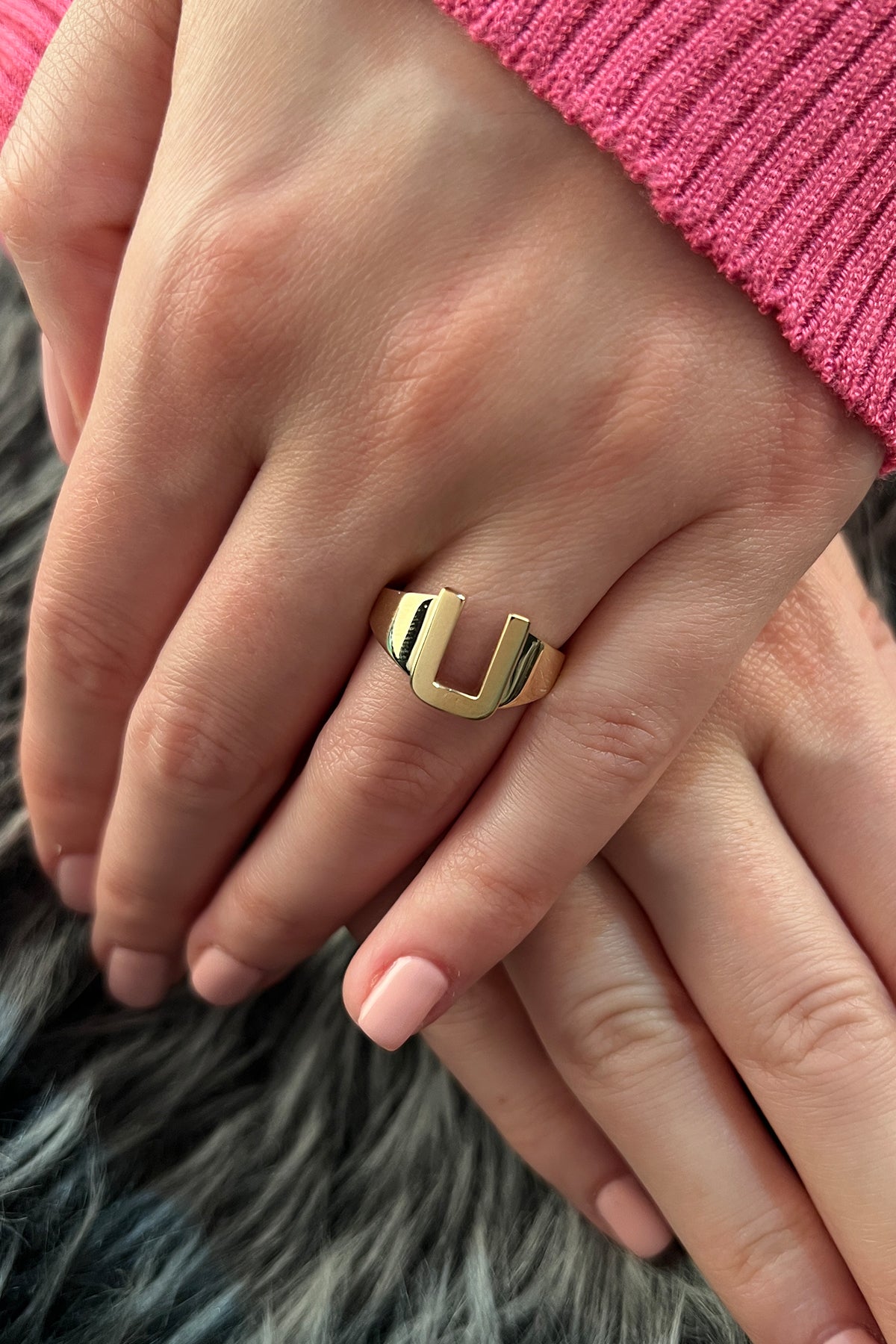 14k Gold U Initial Ring