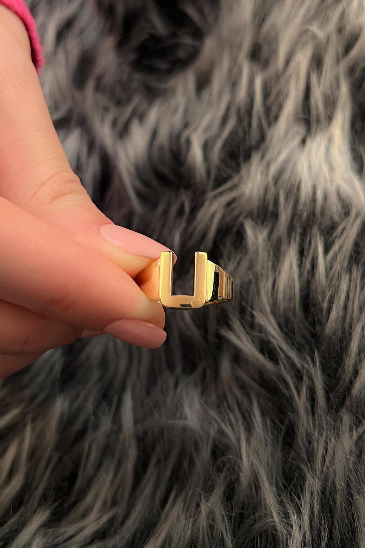 14k Gold U Initial Ring