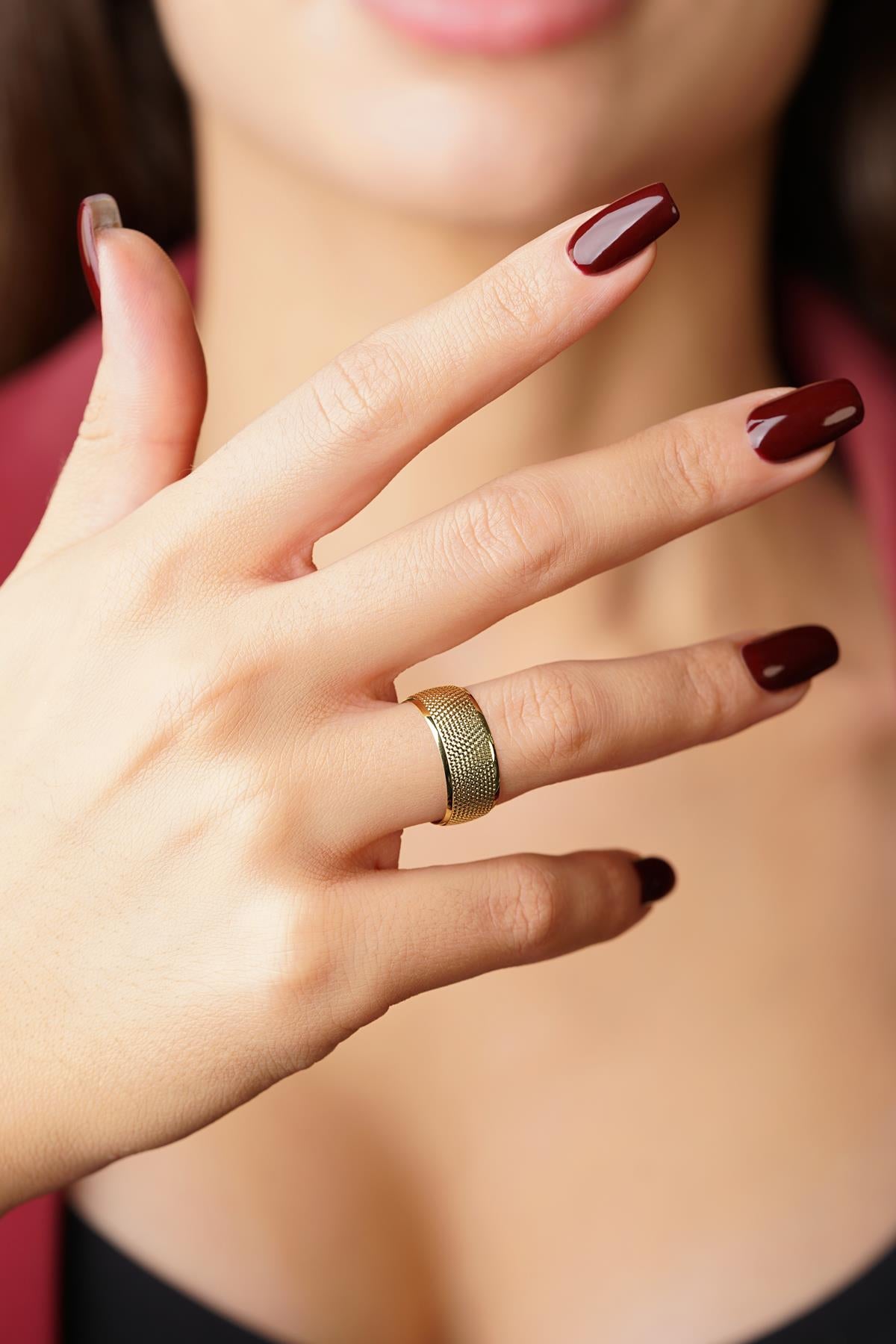 14K Gold Unico Wedding Band