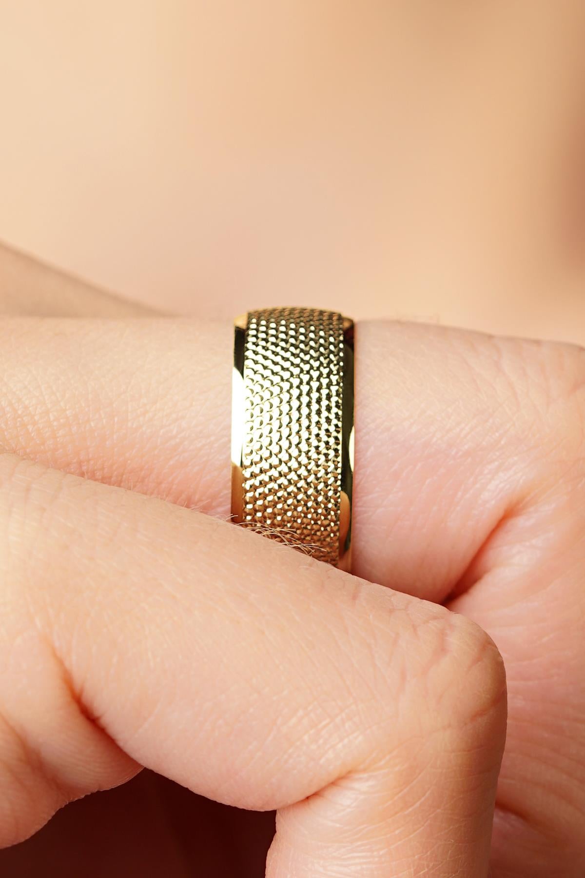 14K Gold Unico Wedding Band