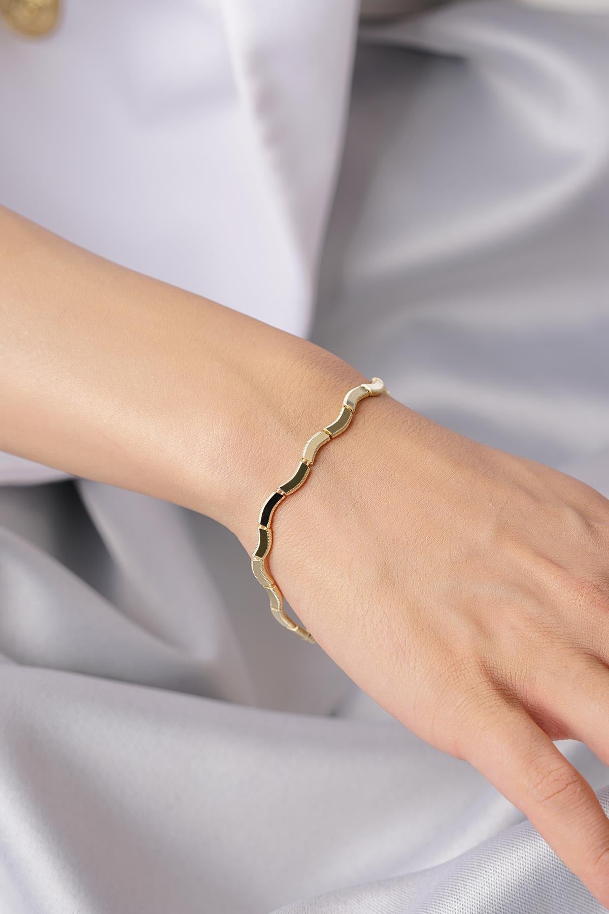 14K Gold Wavy High-Polish Bangle