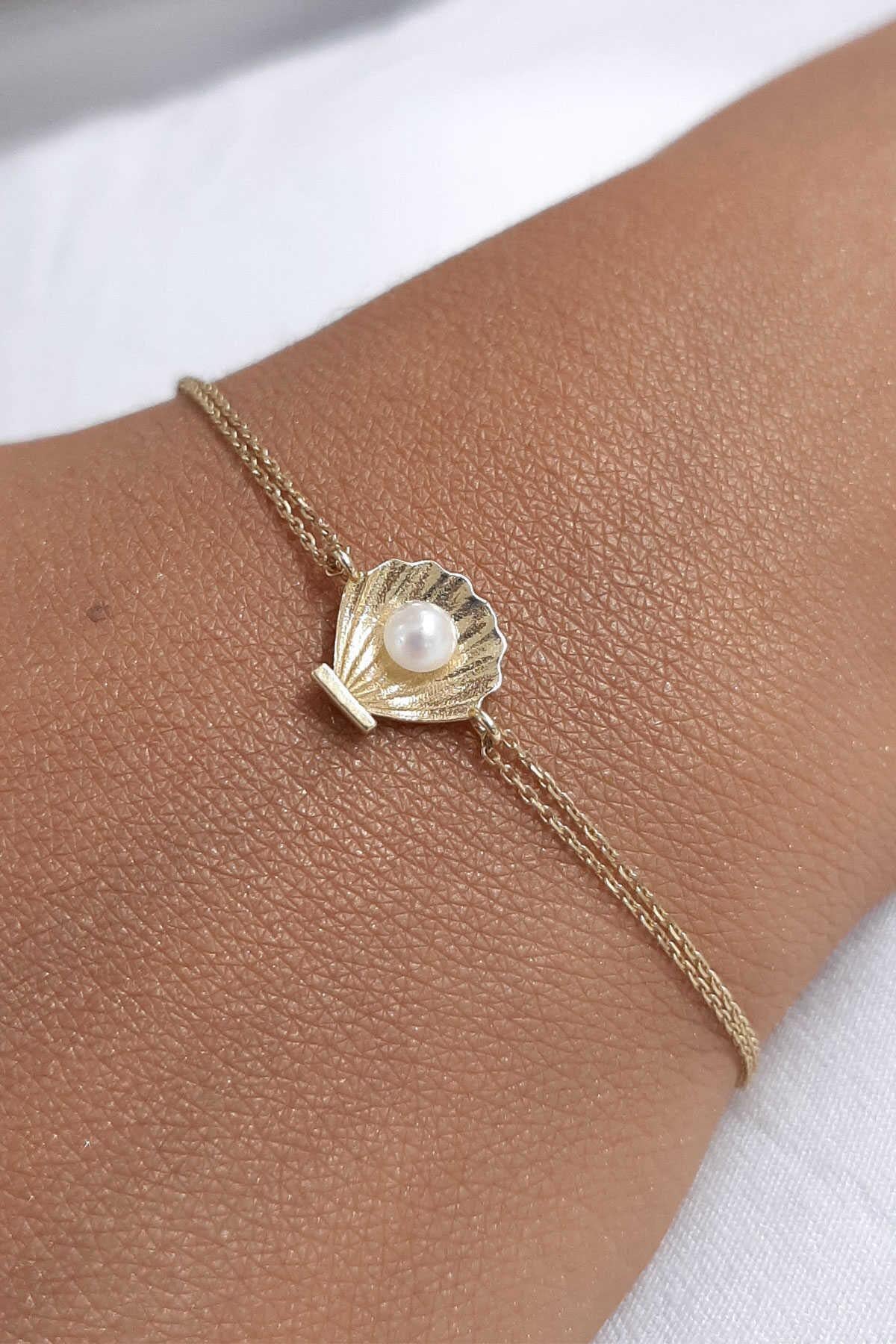 14K Gold Wide Oyster Pearl Bracelet