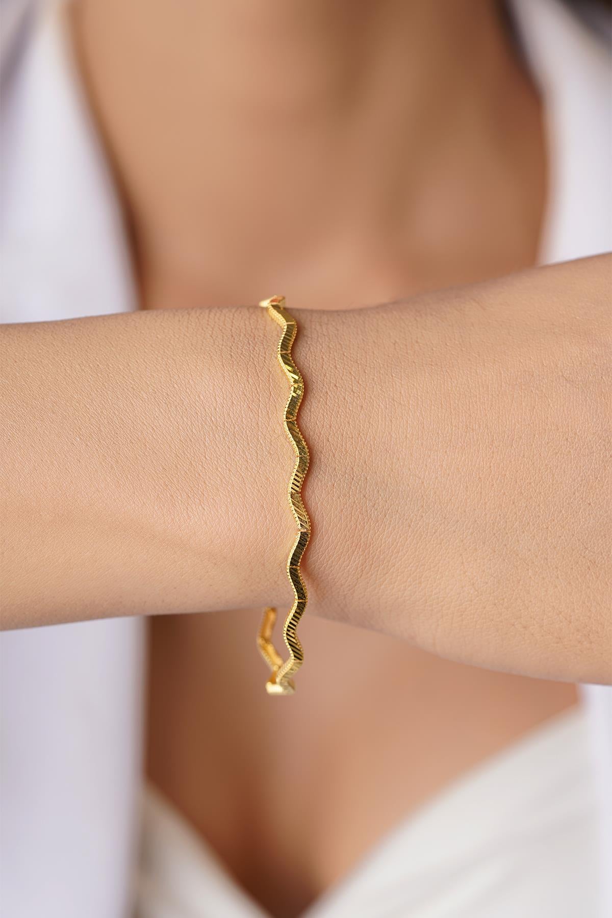 14K Gold Zigzag Ajda Bracelet with Pen Finish – 22K Appearance