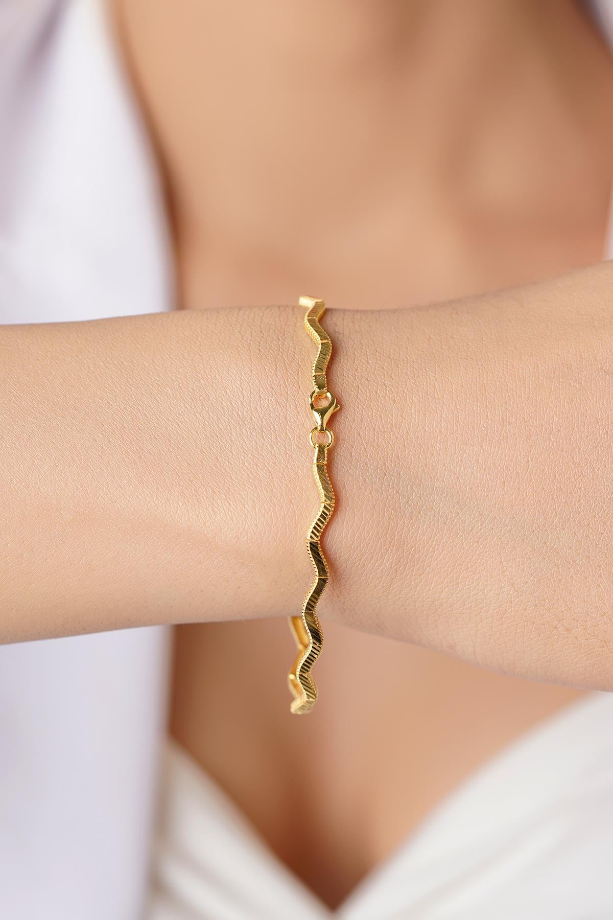 14K Gold Zigzag Ajda Bracelet with Pen Finish – 22K Appearance