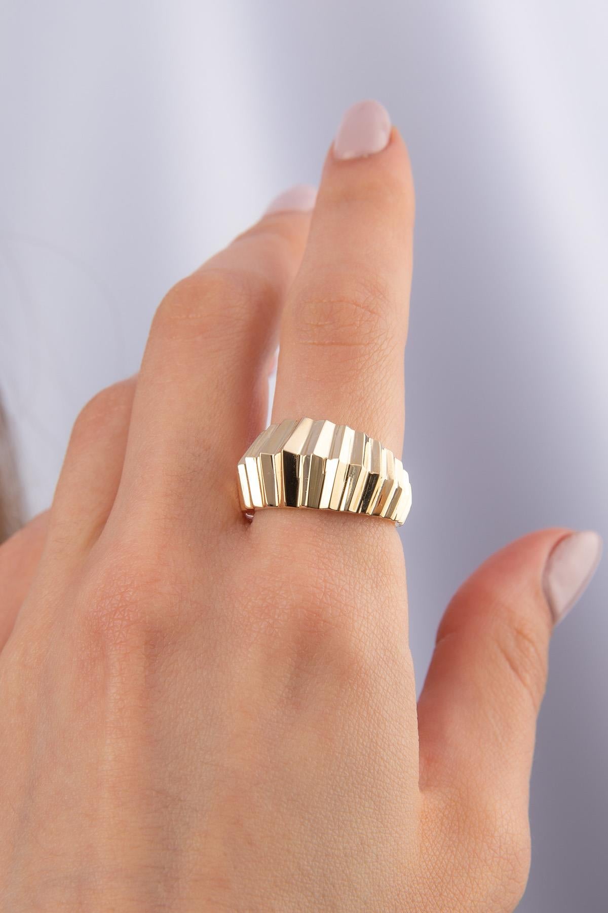 14K Gold ZigZag Croissant Ring