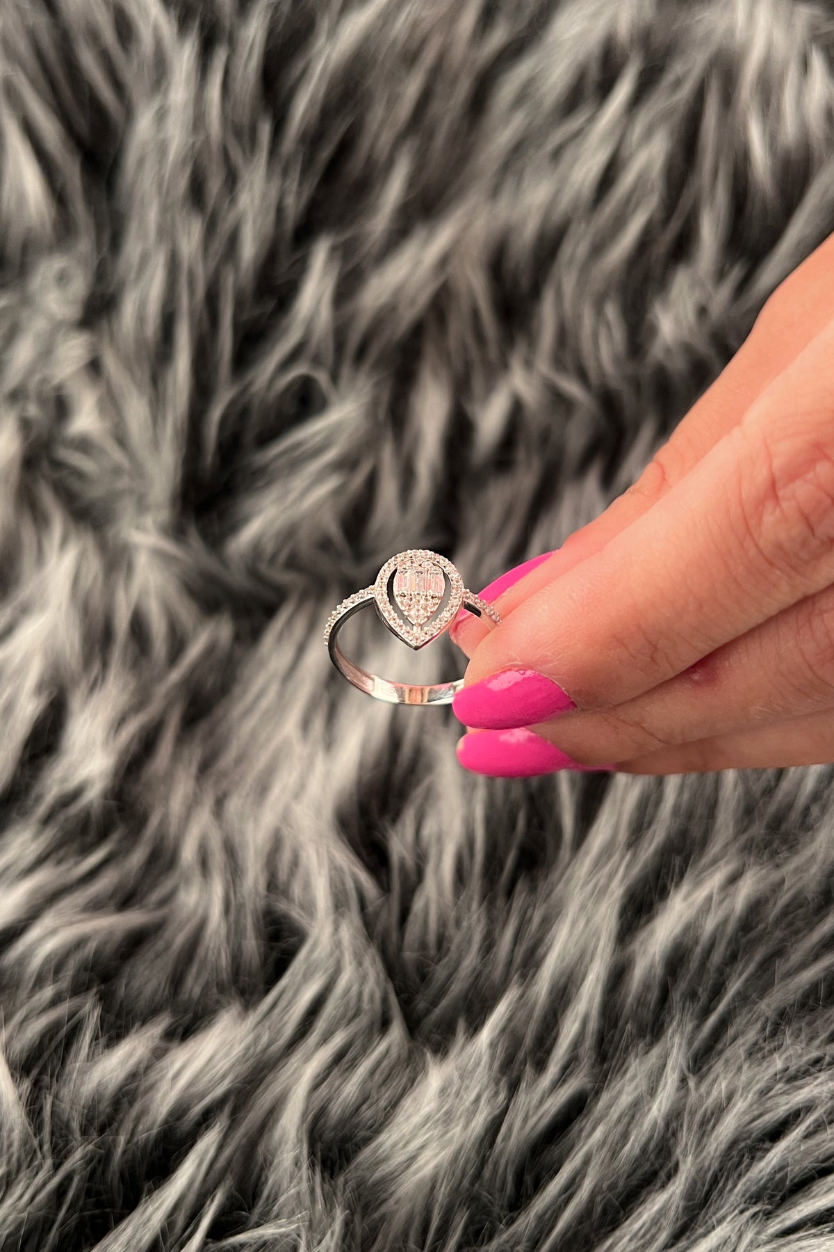 14K White Gold Water Drop Baguette Ring