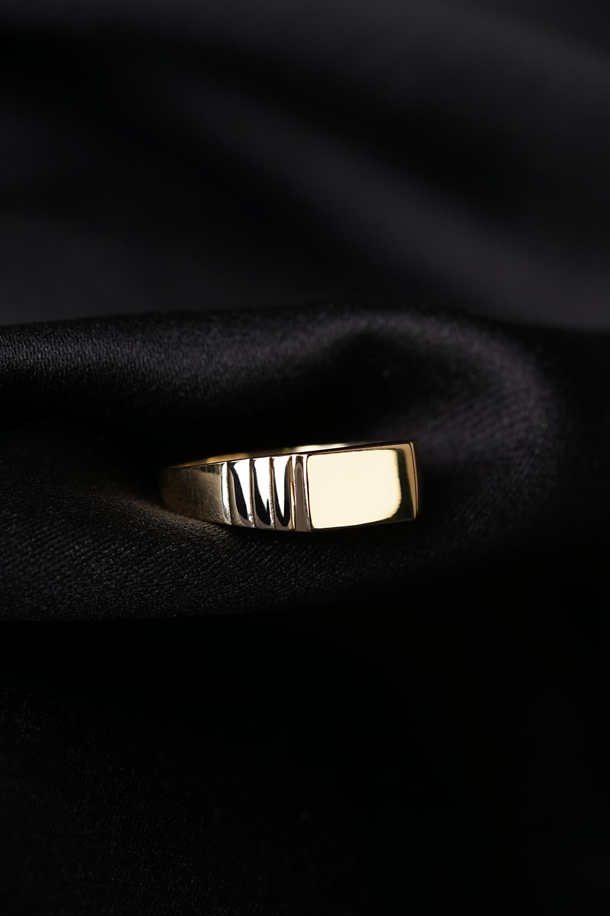 Men's 14K Gold Beveled Signet Ring