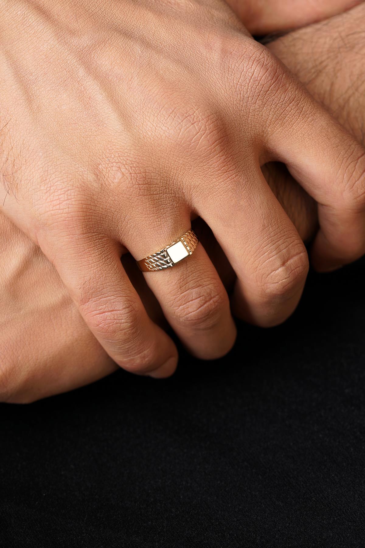 Men's 14K Gold Diamond-Cut Signet Ring