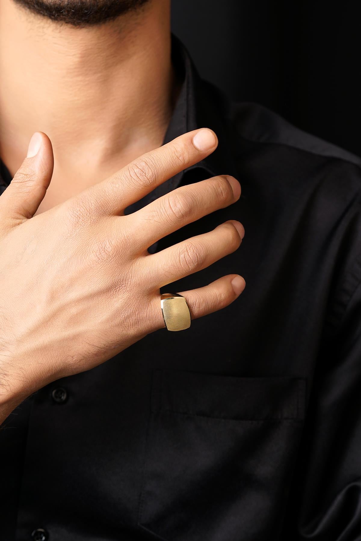 Men's 14K Gold Vita Signet Band